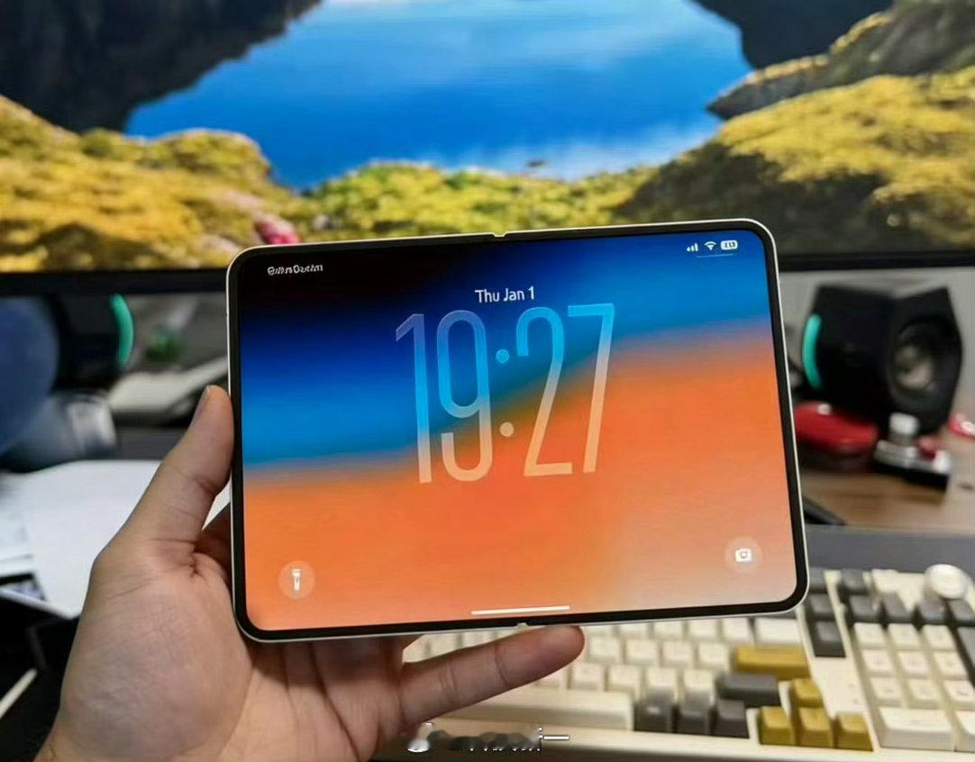假设苹果iPhone Ultra折叠屏手机卖14999元，大家会不会买？觉得贵了