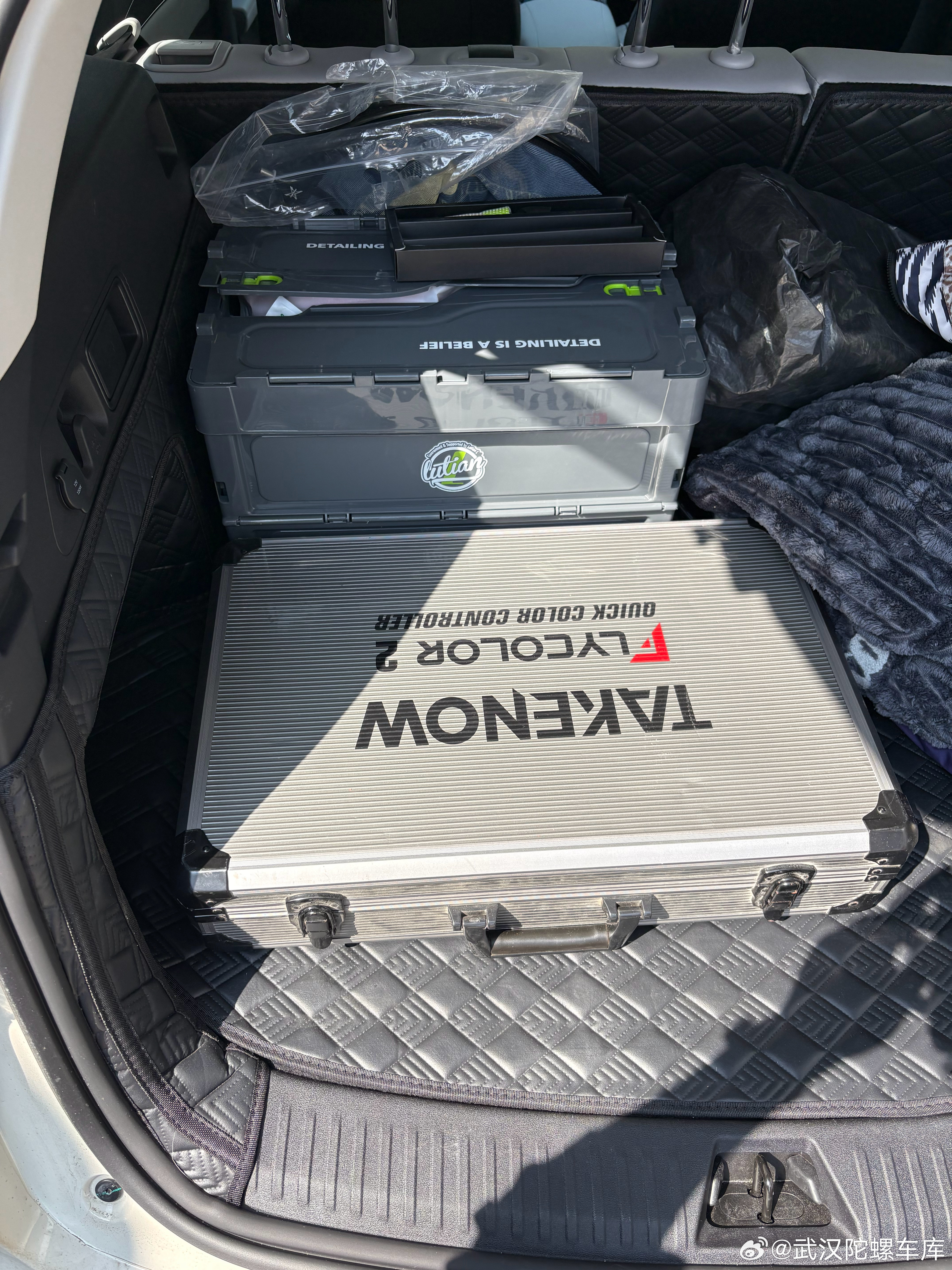 看大哥都在推荐洗车美护装备我们没这个条件因为我们直接有全套洗车店设备外加还有一个