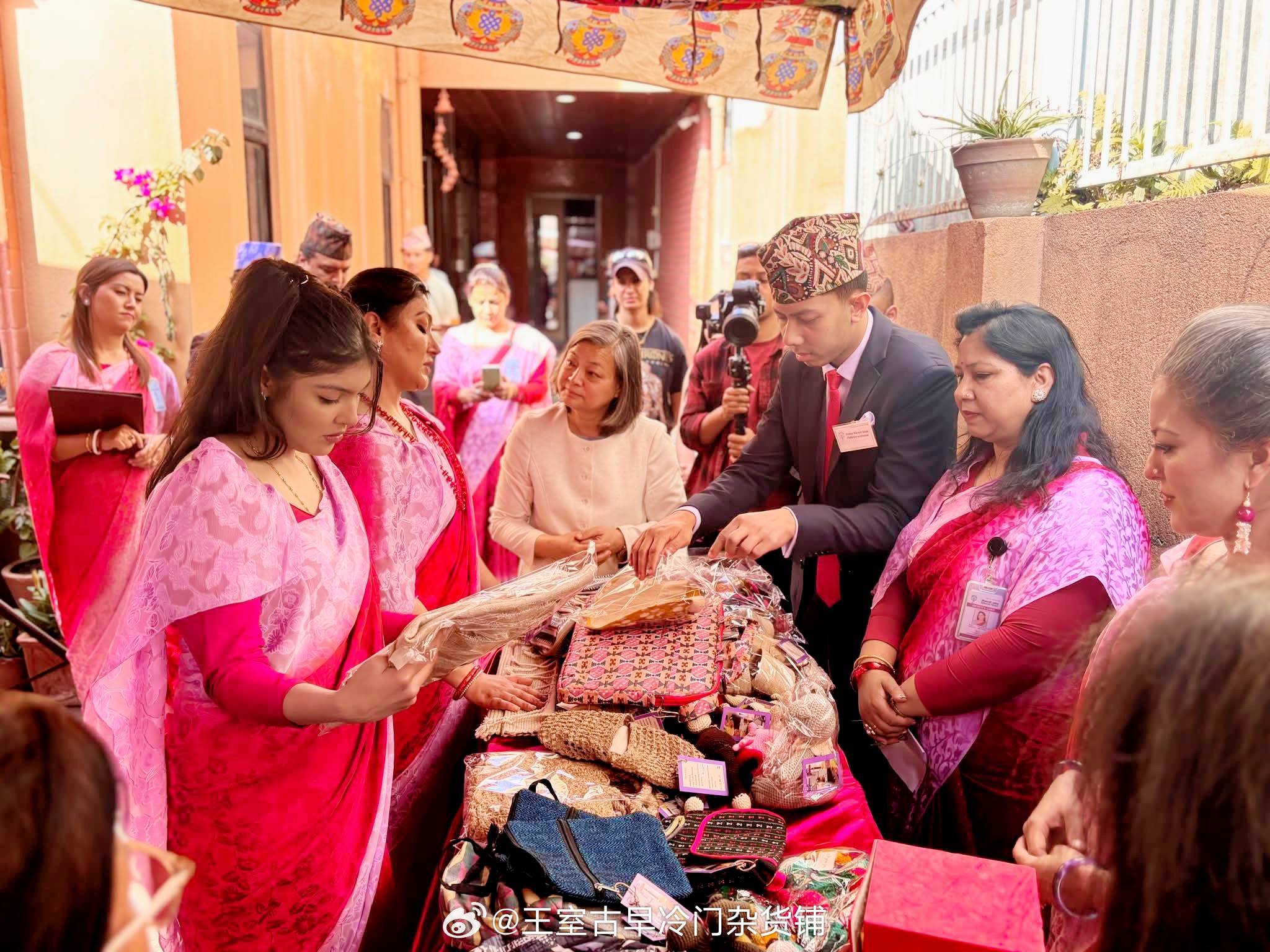 王室王室尼泊尔王室 2026年3月19日，希曼妮名下的慈善组织新项目启动。希曼妮