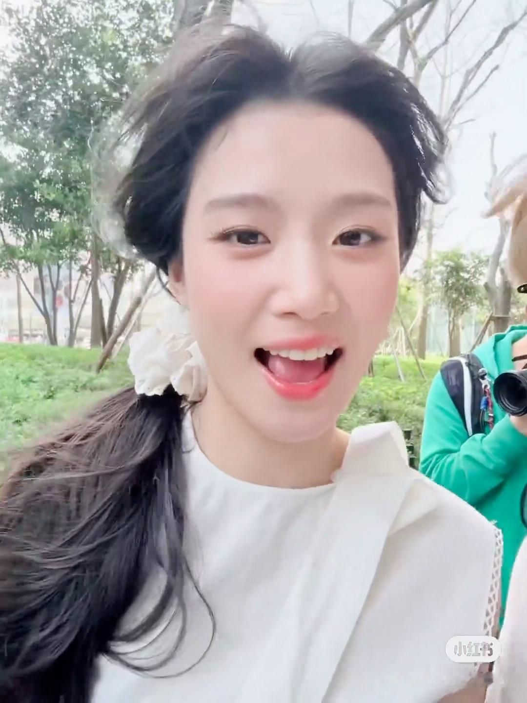 卢昱晓  🌷卢昱晓折月亮🌷卢昱晓云厘“夕阳逐渐落去，爱意永不弥散🍂”