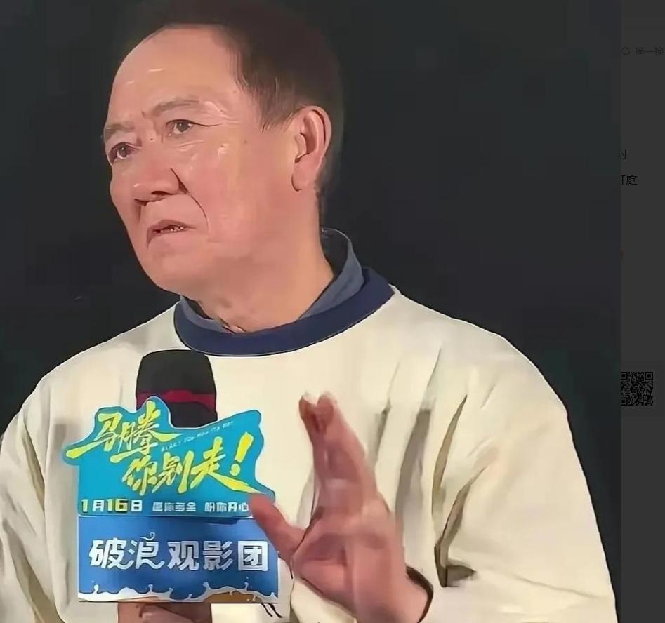 李幼斌父母现在都还在世，父亲98岁，母亲95岁，他们现在都住在养老院，每次去看他