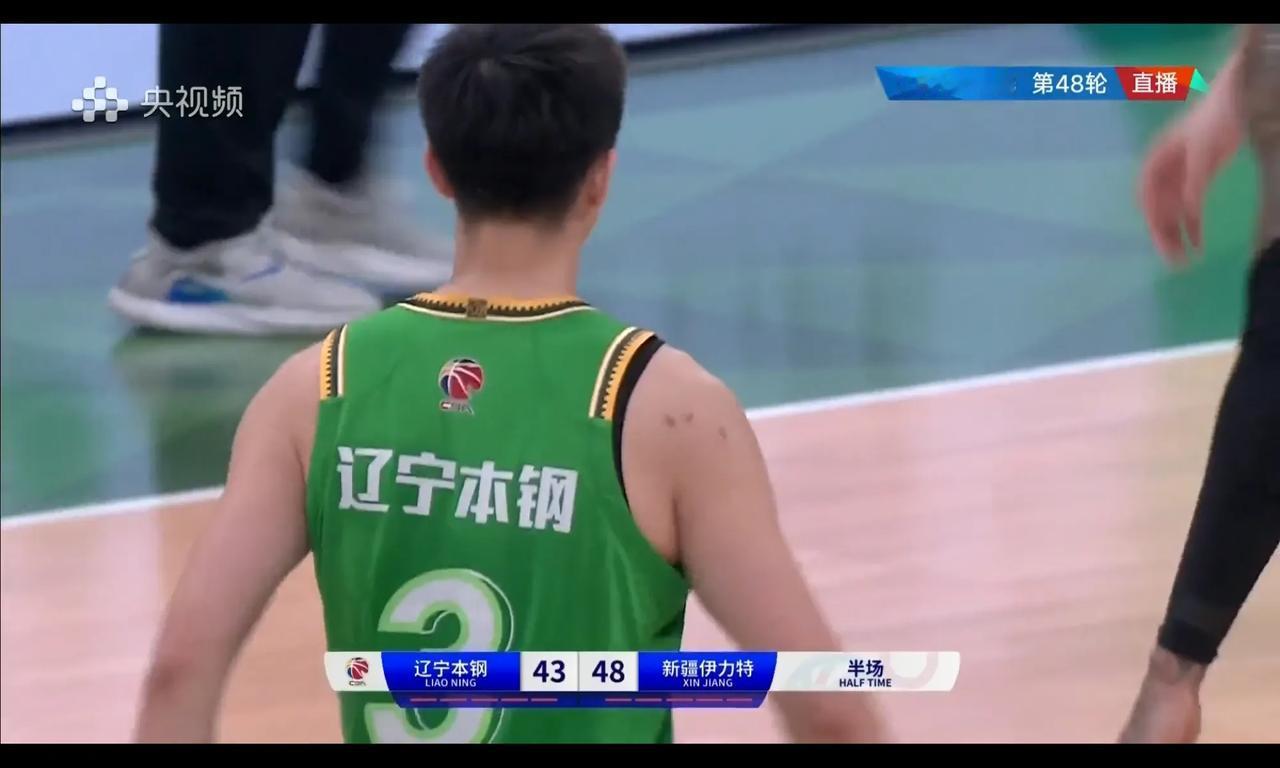 赵继伟无谓受伤无厘头，背后和沙拉木抢篮板，成为转折点怎么办？

赵继伟此前投中4
