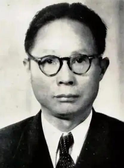 提起徐佛观，大家多半知道他到港台之后改名徐复观，成了新儒学大家，却很少有人了解，