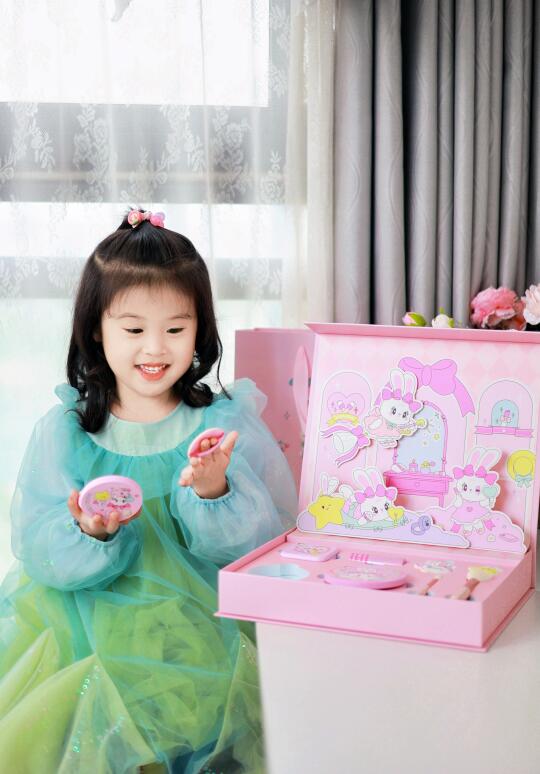 听说养女儿就是养小时候的自己💗