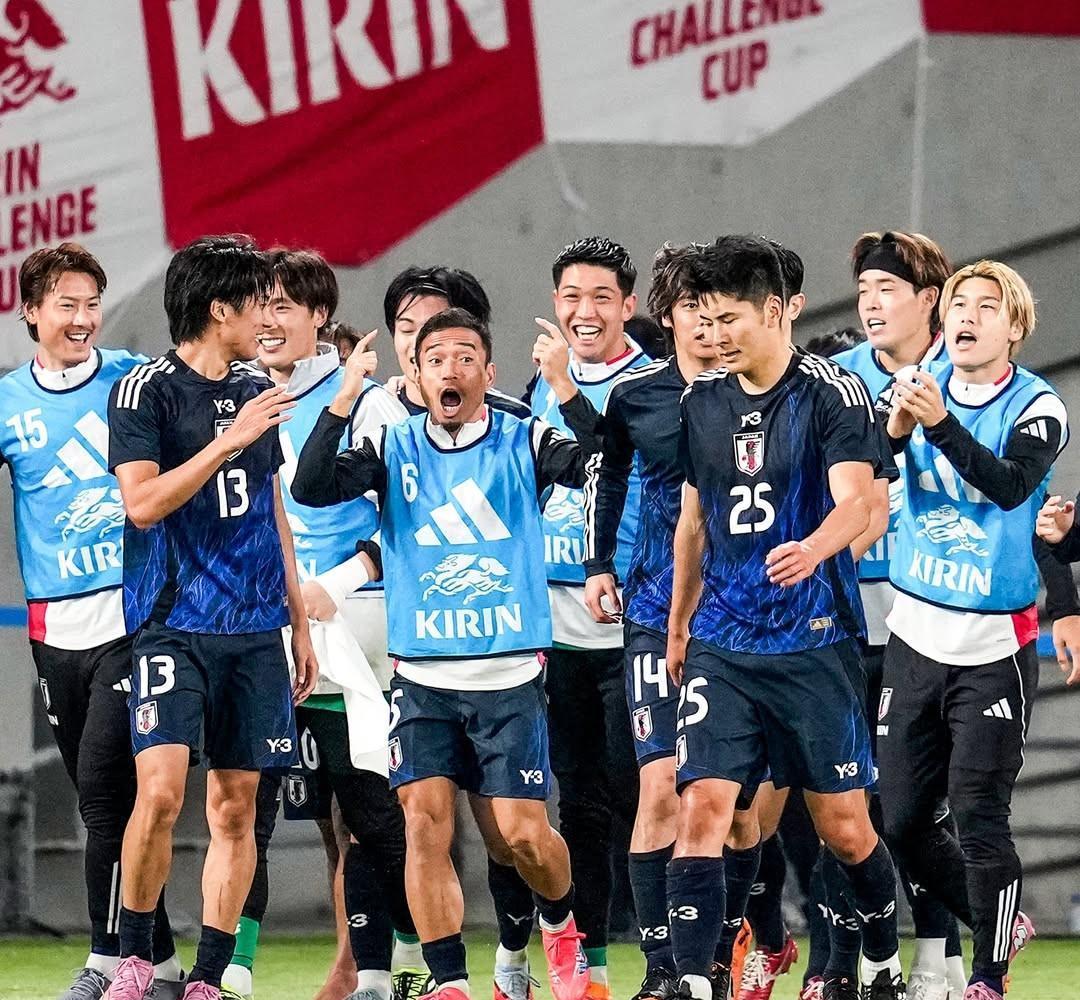 日本队换人，不是靠教练拍脑袋，是系统在响警报。
远藤航、久保建英心率爆表，血乳酸