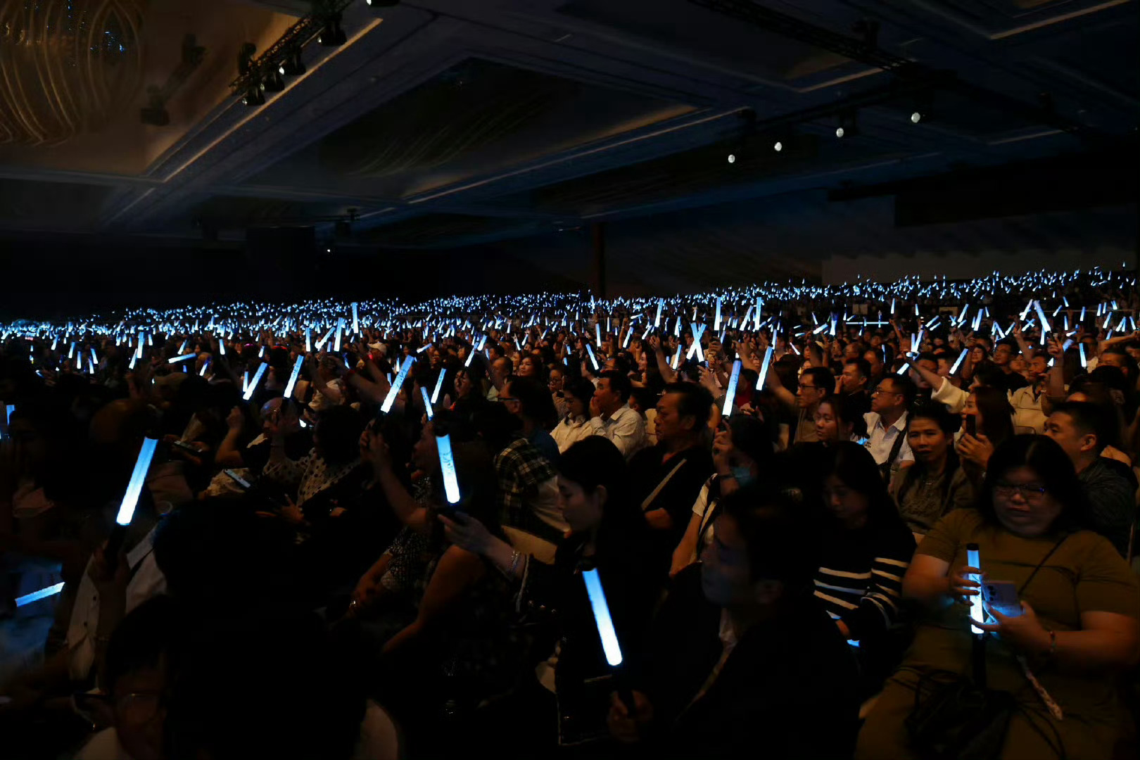 海来阿木新加坡巡演大合唱好震撼海来阿木新加坡巡演现场简直嗨翻啦🎉《五十年以后》