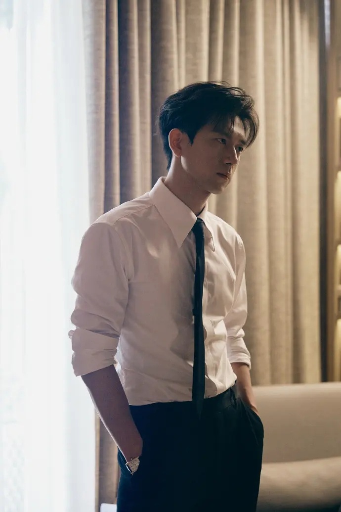 李现高精力人群感觉从李现的谈吐中可以发觉他不仅去过很多地方，还读过很多书，所以才