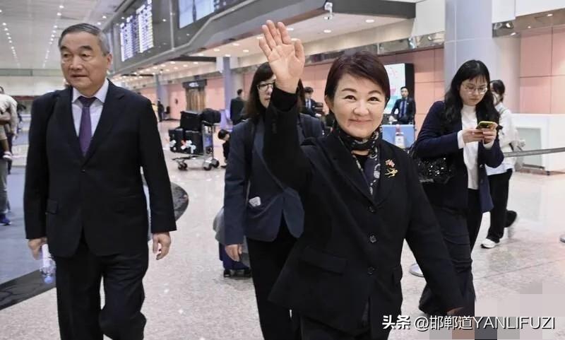 卢秀燕赴美返台称，成果超乎预期。

这牛皮吹得都要上天了。

3月21日，卢秀燕