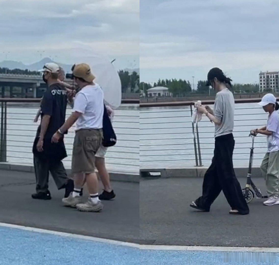 陈伟霆何穗带儿子出游陈伟霆何穗一家三口出游路透好有烟火气，骑车、海边遛娃都不带保