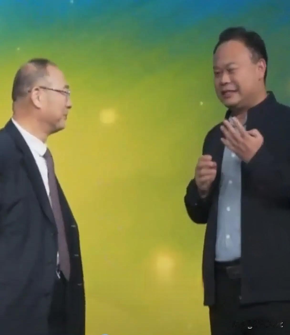 某地平安夜搞年夜晚会？！两位网络军事大V都参加了？！震惊，我震惊了！知道1950