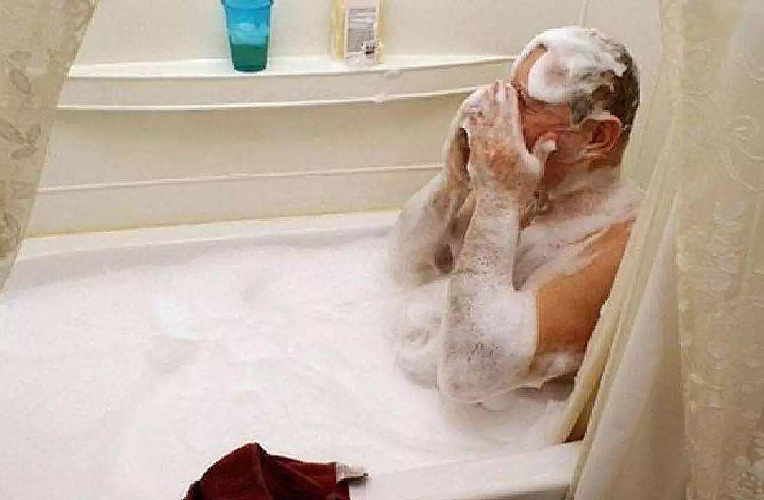 随着生活节奏的加快，很多人习惯在冬季频繁洗澡，试图用热水驱散寒冷，然而你是否知道