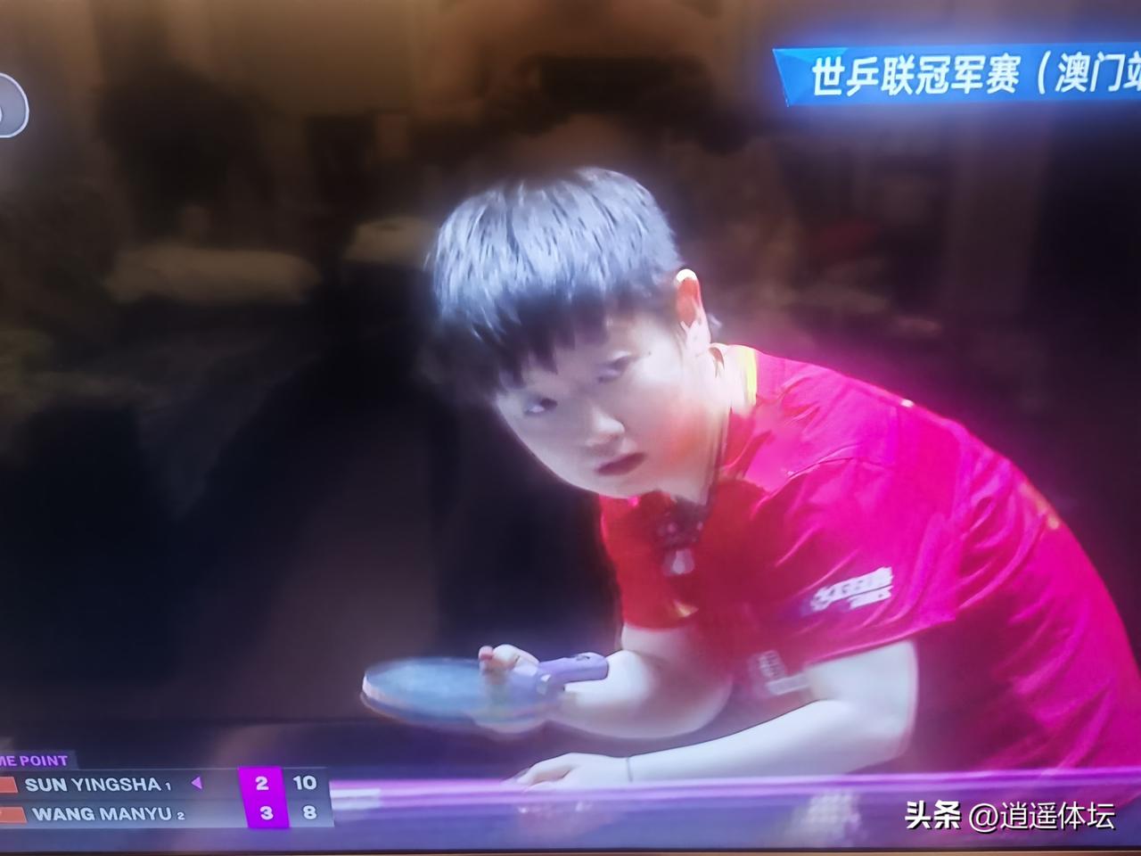世乒联冠军赛女单决赛，孙颖莎对阵王曼昱，前6局双方3：3打平，决胜局难分难解！