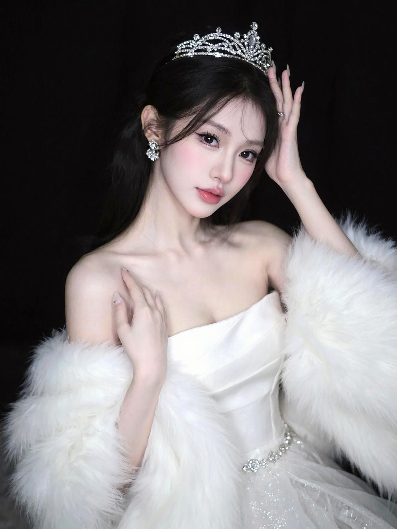 爱是仰慕里裹着柔软的怜悯