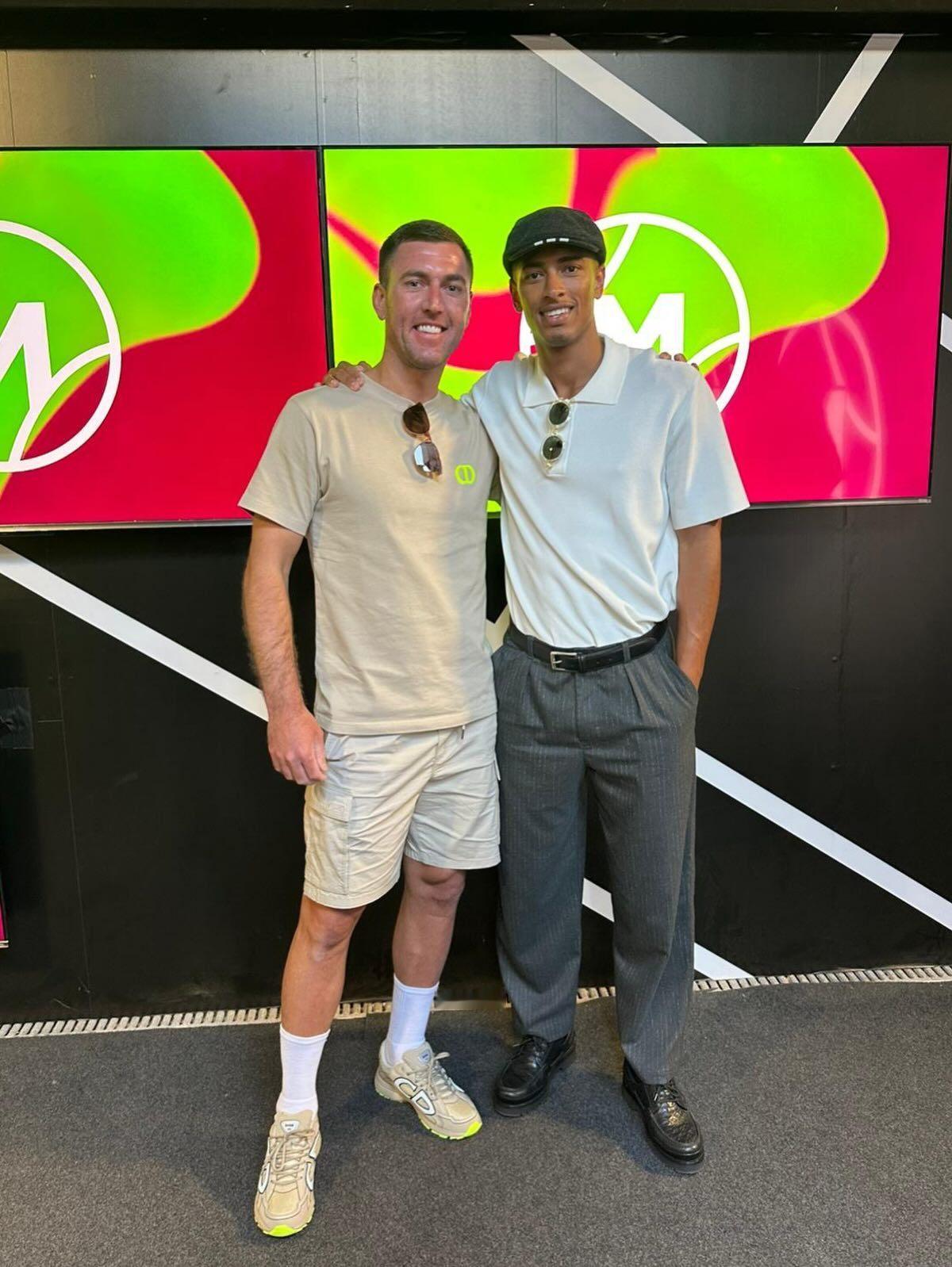 昨天贝林是和伯明翰队友Gary Gardner一家一起看的马德里公开赛💙Gar