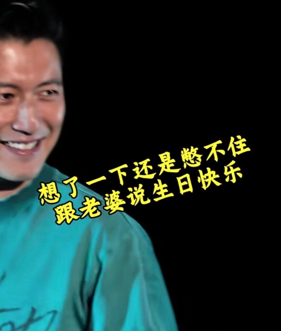 王菲生日，谢霆锋一遍又一遍的说生日快乐。
今天最幸福的人就是王菲了。
她俩的感情