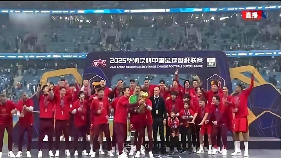 海港终究还是夺冠了！作为上海人，不管是不是海港球迷，理应感到高兴和骄傲！可亚冠的