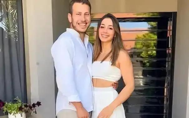 内塔尼亚胡儿子的婚礼因为导弹袭击而被迫推迟。

以色列总理内塔尼亚胡公开抱怨儿子