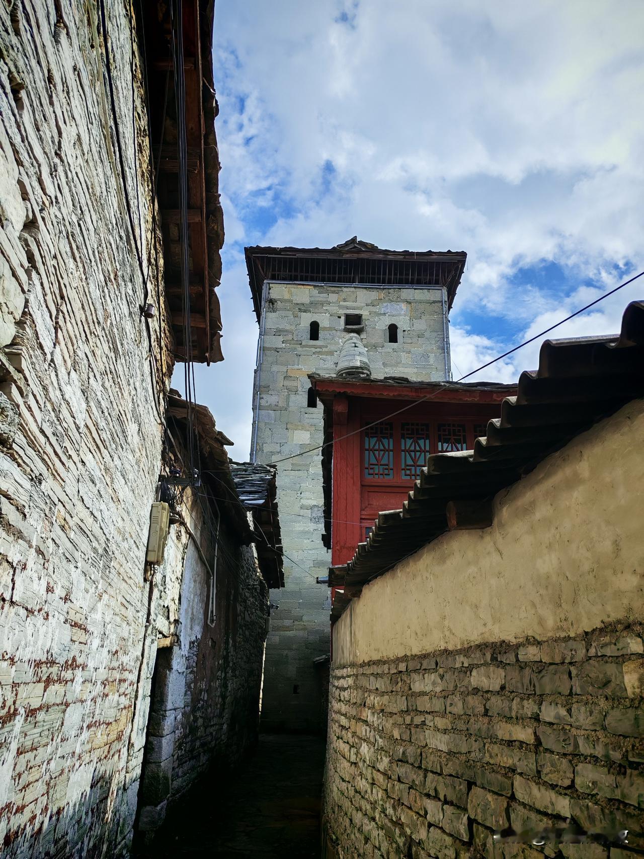 若明年再来安顺避暑，我想住在鲍家屯。

安顺最值得看的屯堡是鲍家屯。

7月29