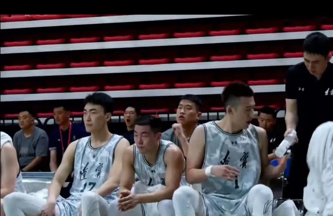 如果付豪能一直这么稳定发挥，绝对配得上顶薪待遇！在全运会和四国邀请赛球场上，虽然