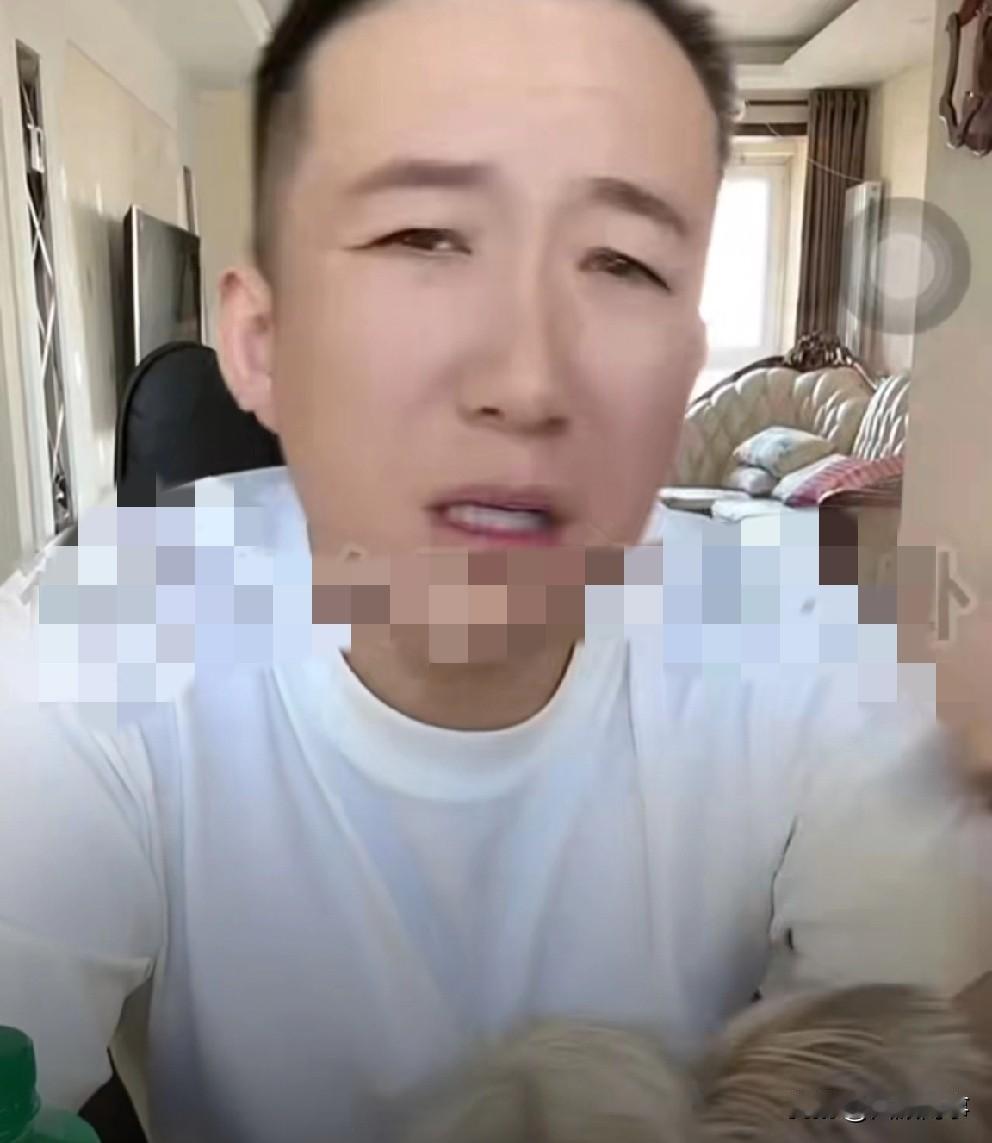 鹏gg被4864粉丝看热闹，怒气回怼。

         dz公会公布艺人名单