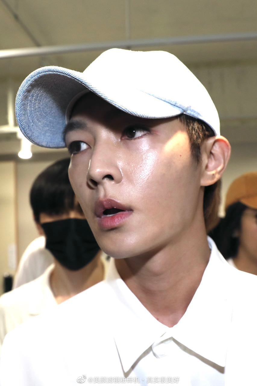 炎亚纶 那个怀孕是怎样 就这么贴脸开大了吗，看不懂这是什么操作了