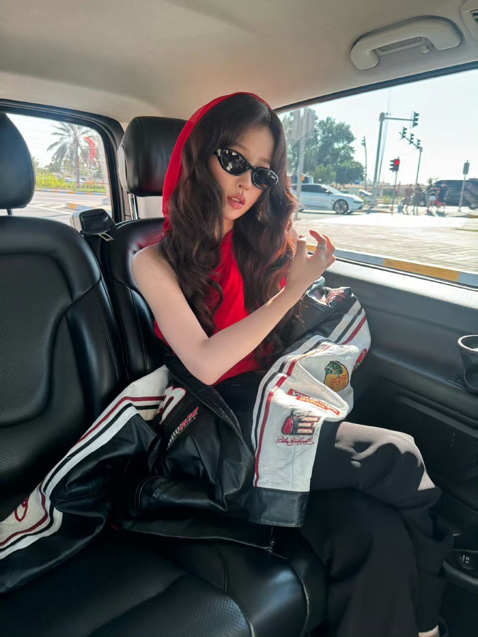 红衣大波浪也太辣了吧......🥵虞书欣｜ 