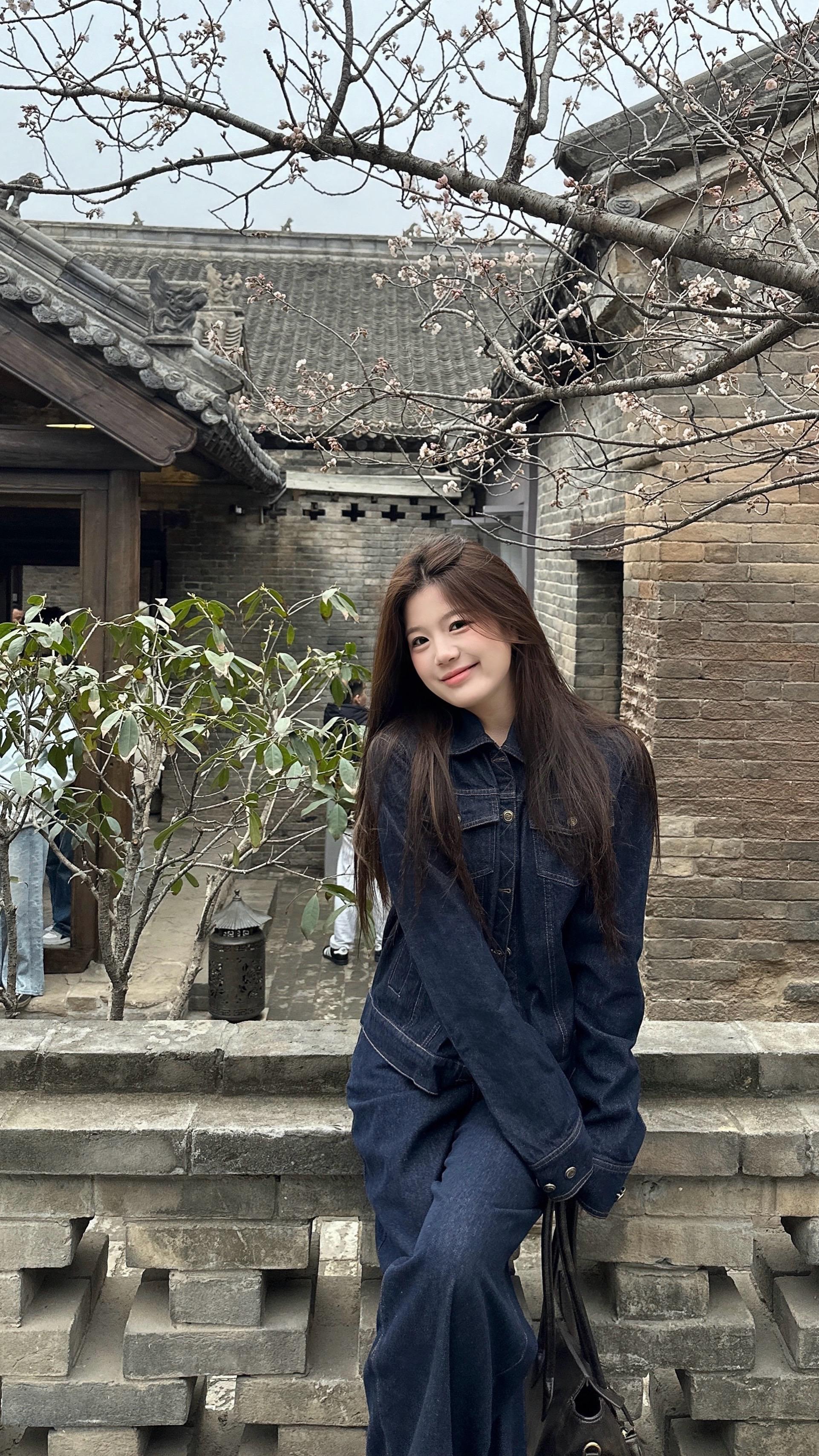 世界上很多东西可以靠努力争取 唯独拥有一个有情有义的爱人 需要一些运气