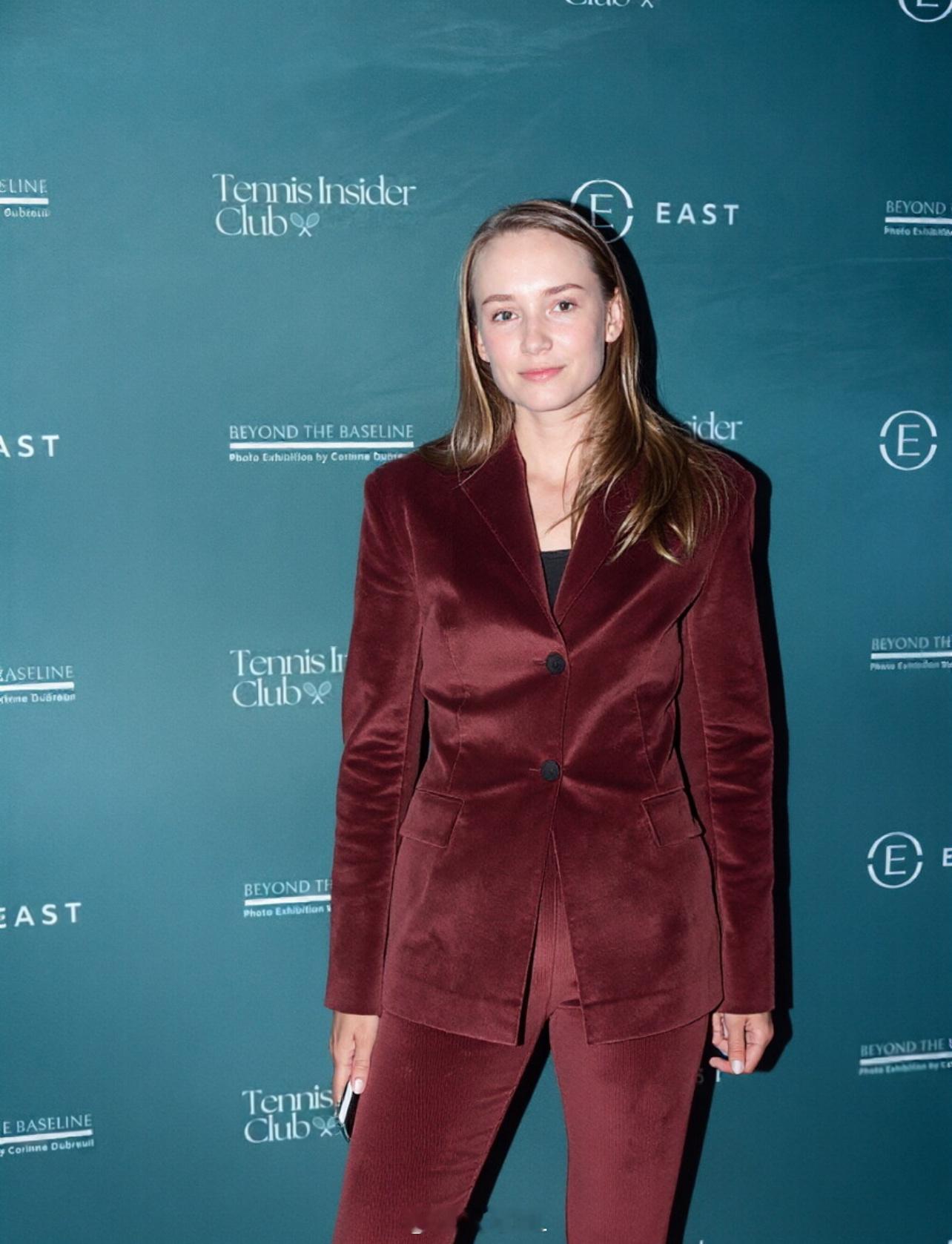 西装莱巴金娜这种风格你觉得如何？网球talking大会