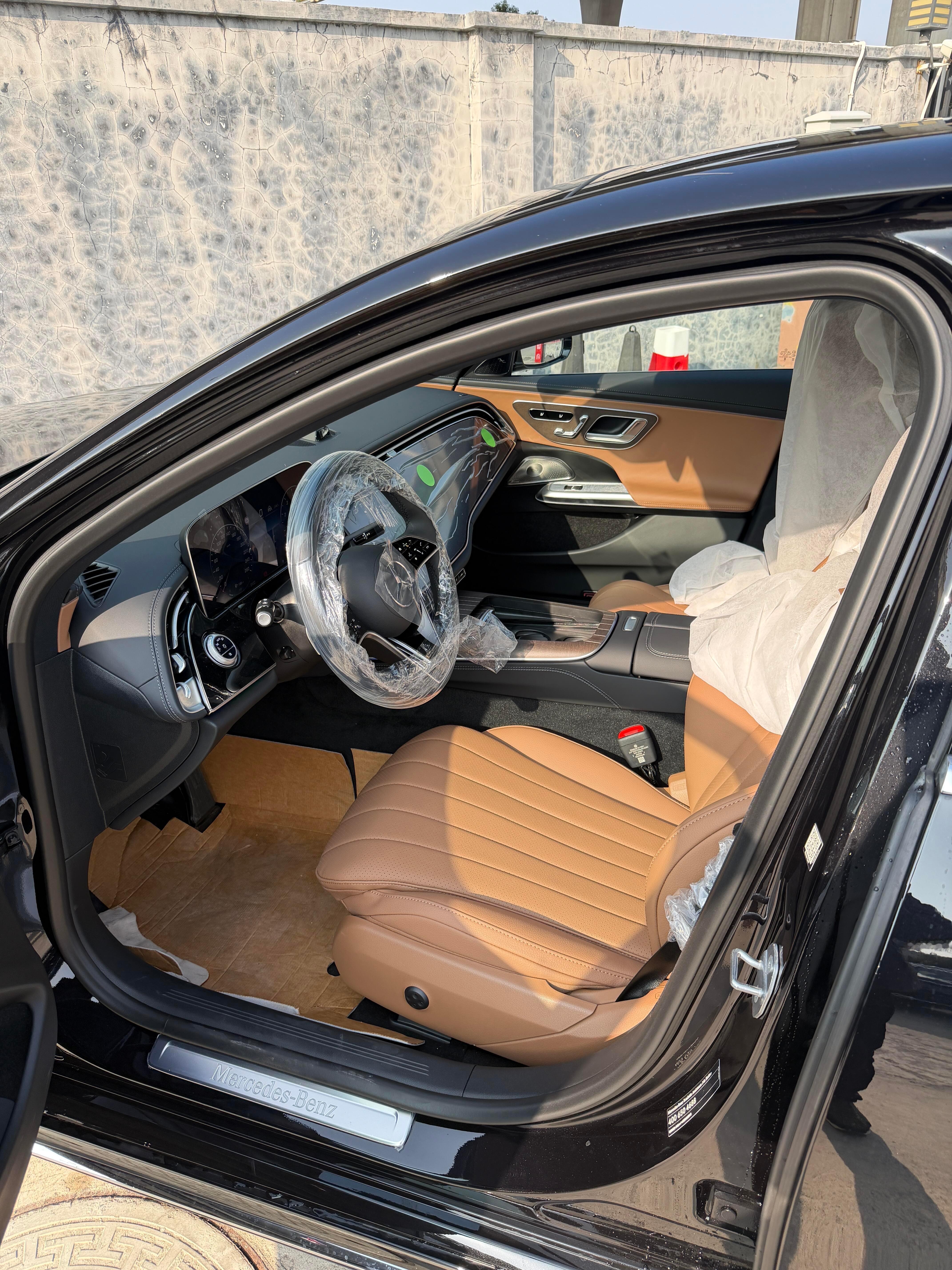 26款奔驰E300L豪华 806版本黑外棕内 指导价52.98全款优惠10万52