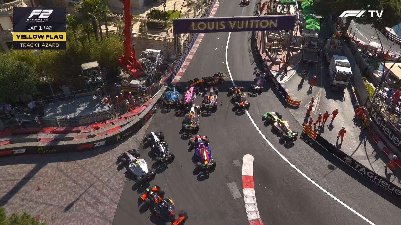 F2第一弯就直接大山子停车场了～F1[超话]2025f1摩纳哥大奖赛 ​​​