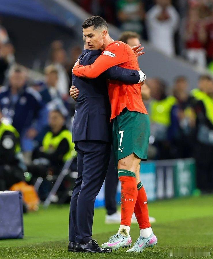 C罗 克里斯蒂亚诺·罗纳尔多冲击1000球的目标会对葡萄牙国家队产生影响吗？罗伯