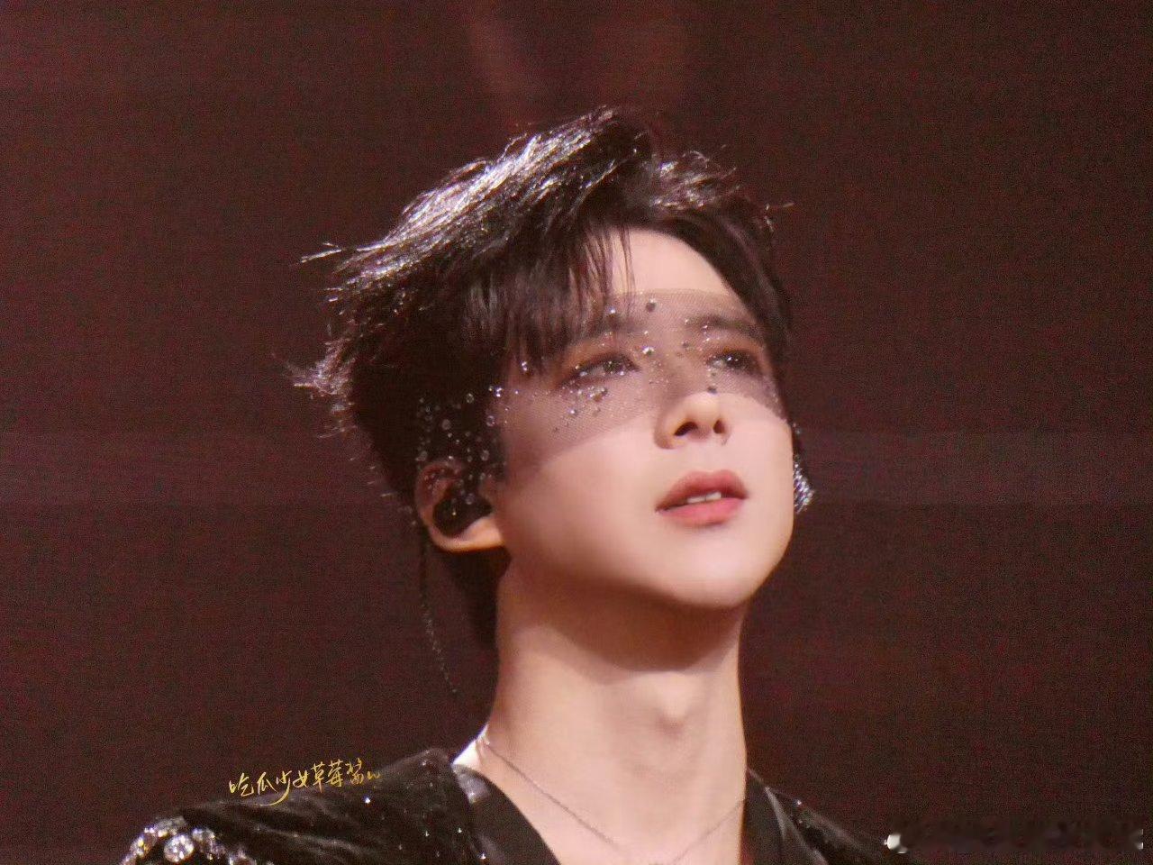 刘宇宁才知道高定可以拿回家宁哥那一脸“真的可以带走吗？”的表情太纯真了哈哈哈！品