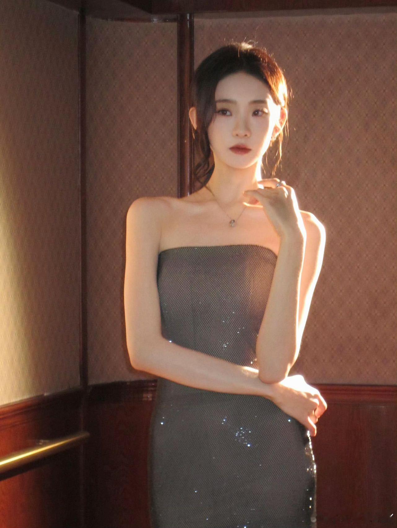 向涵之张艺凡别试探了这对组合太惊喜，可爱与御姐完美适配，同框氛围感拉满，默契度在