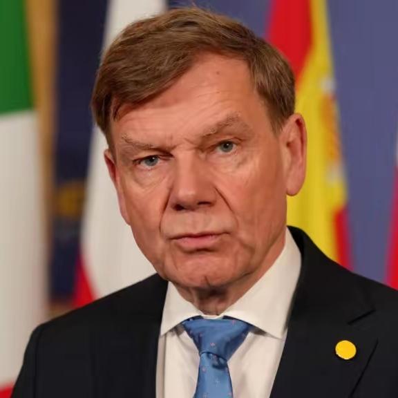 11月3号晚上，王外长“应约”和德国外长瓦德富尔通了电话。就在前不久，瓦德富尔的