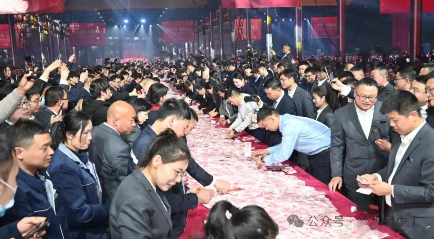 韩笑半步癫上一次看到指数这么癫狂的年线应该还是在上一次，也就是2015年6月之前