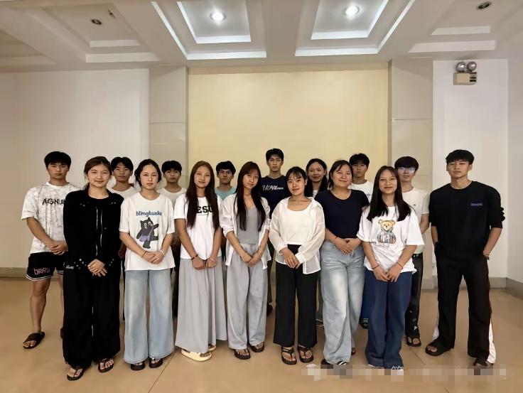 缅北果敢56名公费师范生毕业等待分配！

果敢那边挑了56个娃，送到云南的院校念