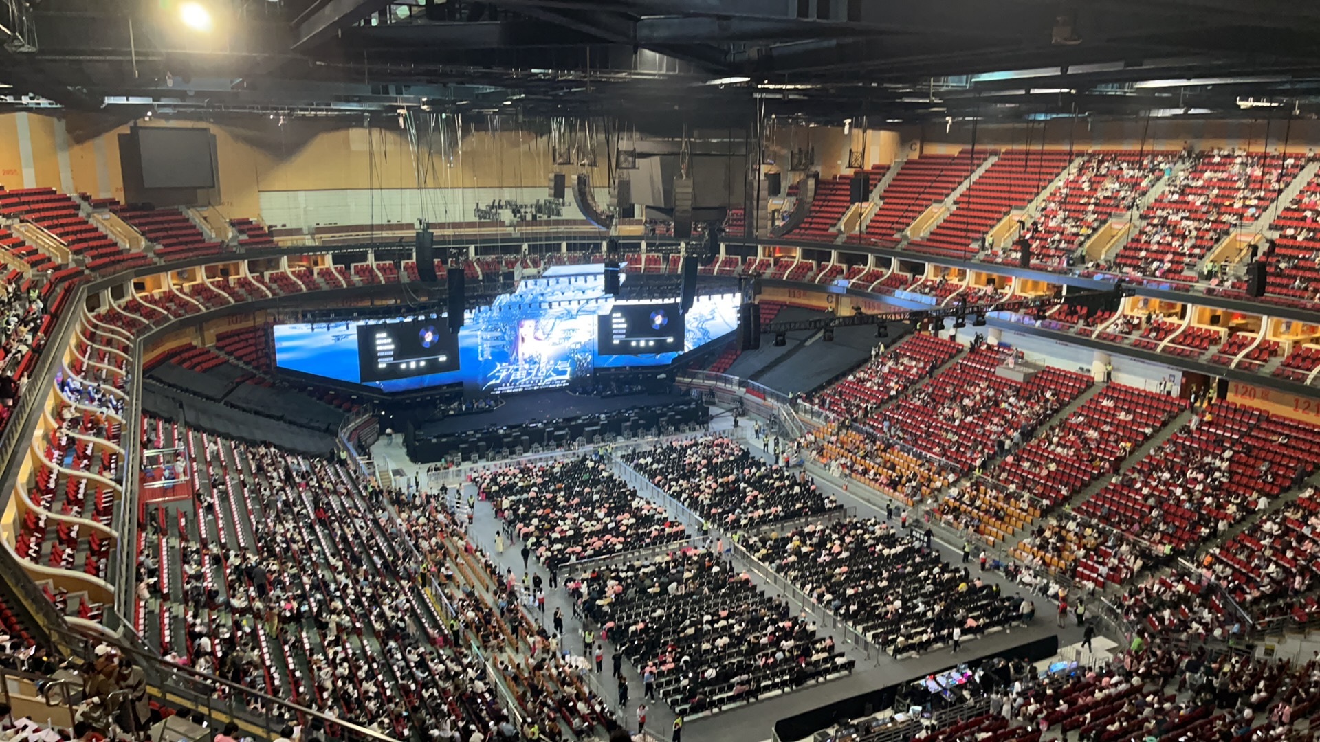突然翻到去年3月份在宝能看我哈尼的一个图并找到了明天我的座位 好神奇噢一年半过后
