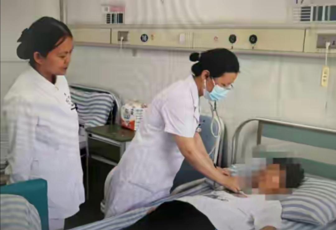 奶奶频繁亲吻孙子，竟致“亲吻病”！成年人携带的EB病毒有多危险？

奶奶频繁亲吻