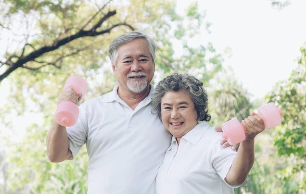 体重与寿命有关吗？研究发现：55岁以后，微胖的老人更长寿

“你们知道吗，我这个