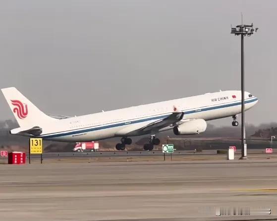 我国飞机数量最多的
十家航空公司
10、上海航空~118架
9、天津航空~132