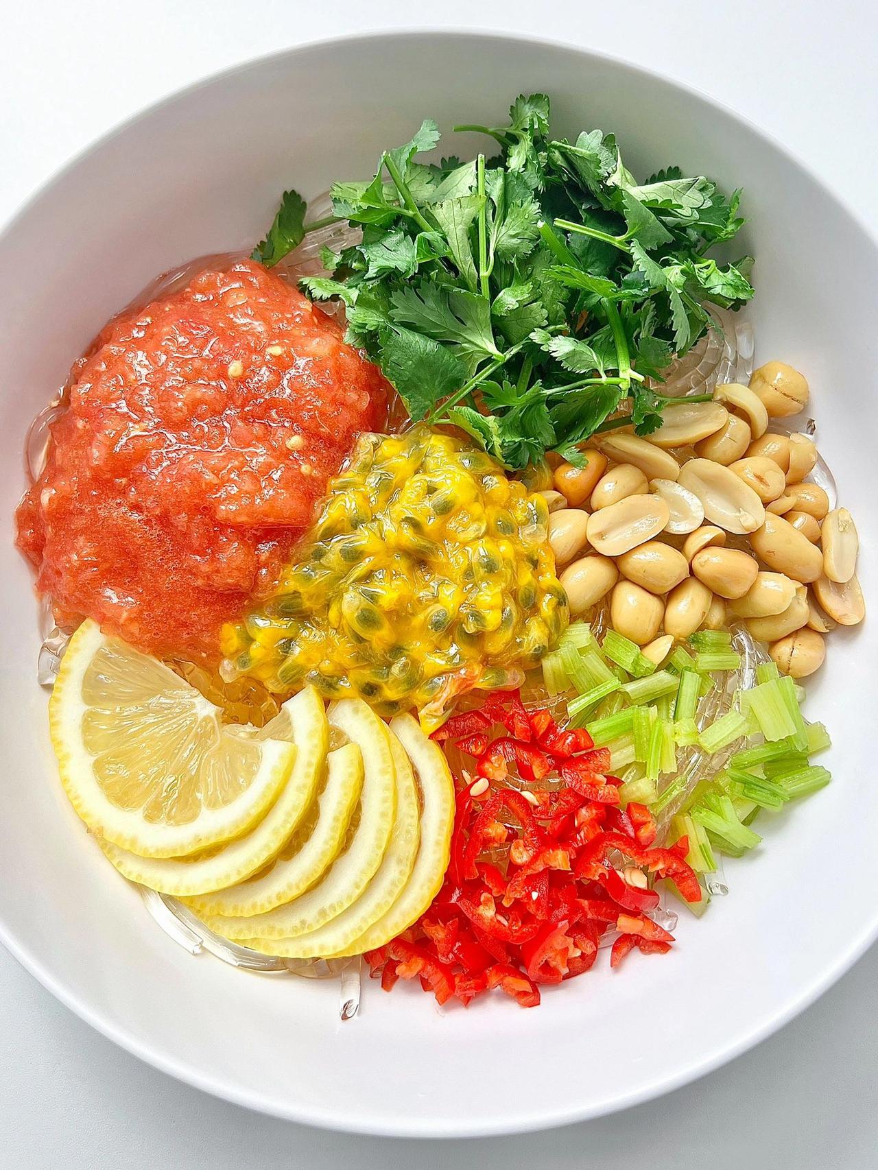 不得不说云南人真的很懂酸辣啊！！！
这个百香果酸辣粉，喜欢吃酸辣的姐妹们！一定要