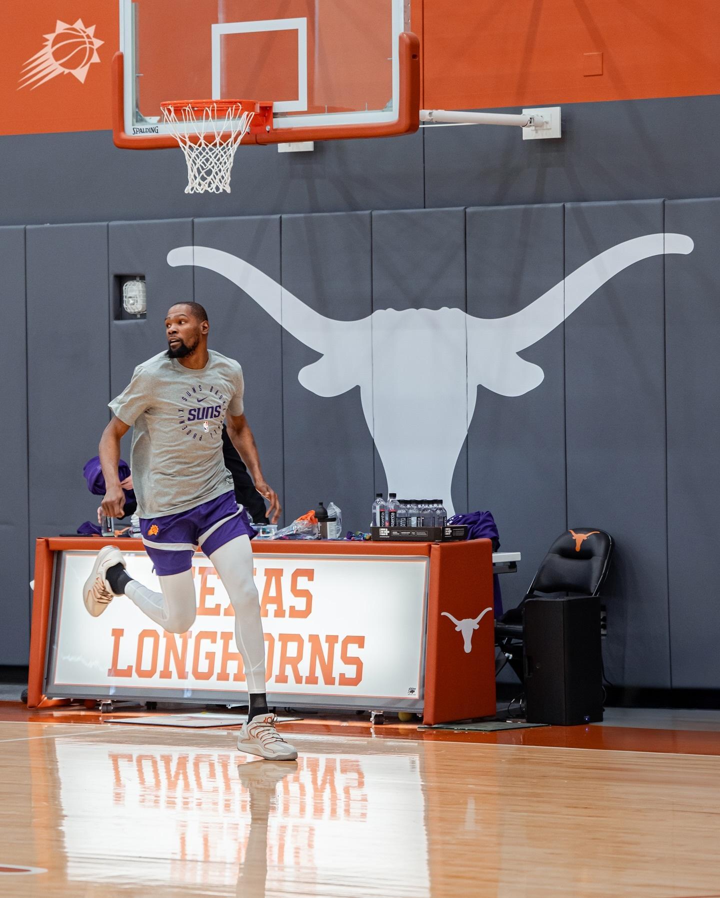 SNEAKERS ON COURT  KD reppin’ his alma m