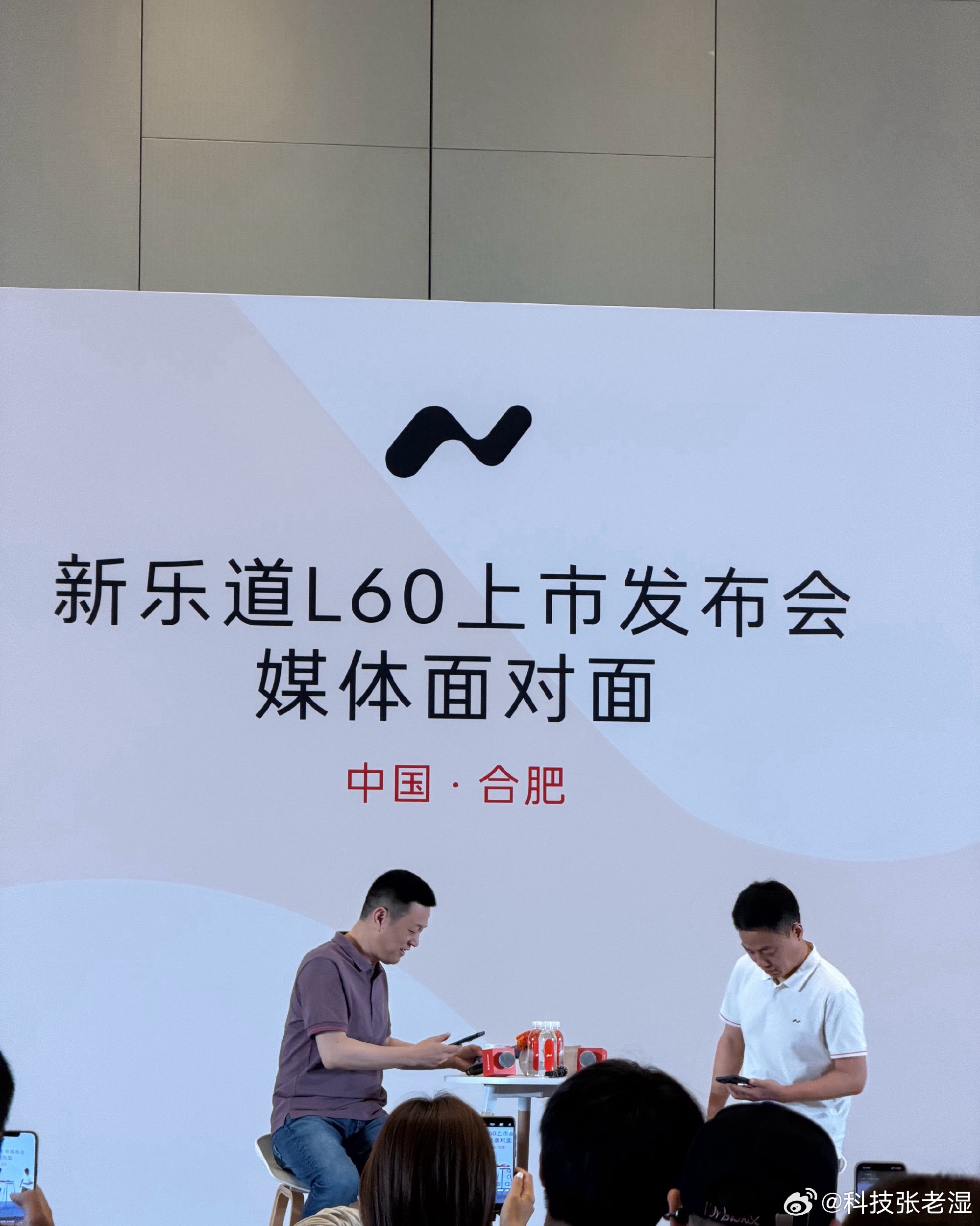 李斌称新能源车减重成本非常高我感觉斌哥还没有觉察出来蔚来的问题。蔚来缺3个人：1