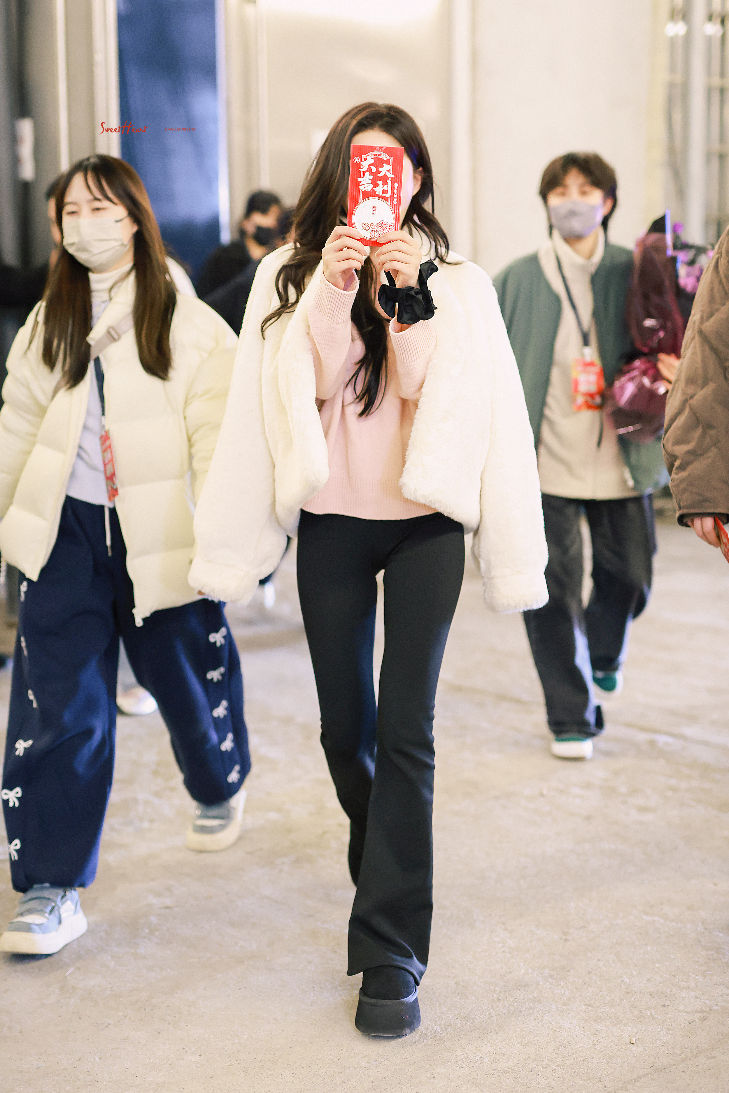 #英雄联盟手游品牌代言人赵露思# 开心下班 赵美财[doge]​​​