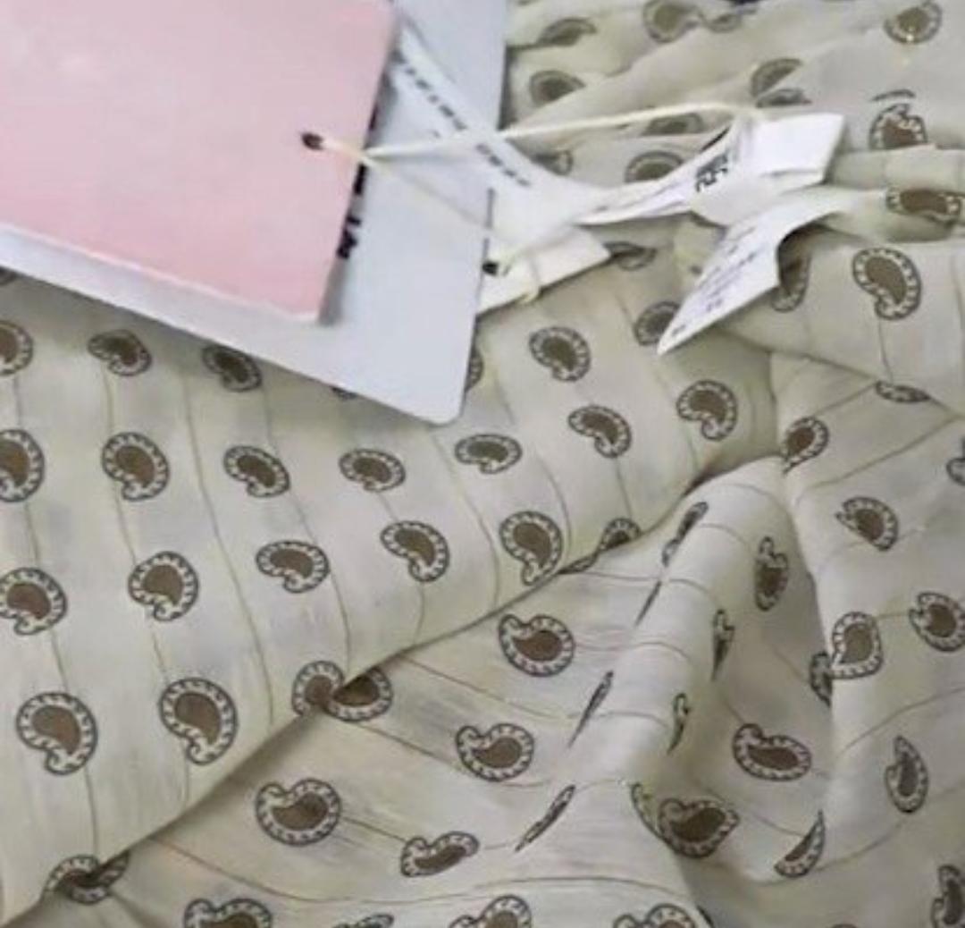 五一买24件衣服全退光，小店主直接心态崩了
 
你见过这么离谱的网购吗？五一假期
