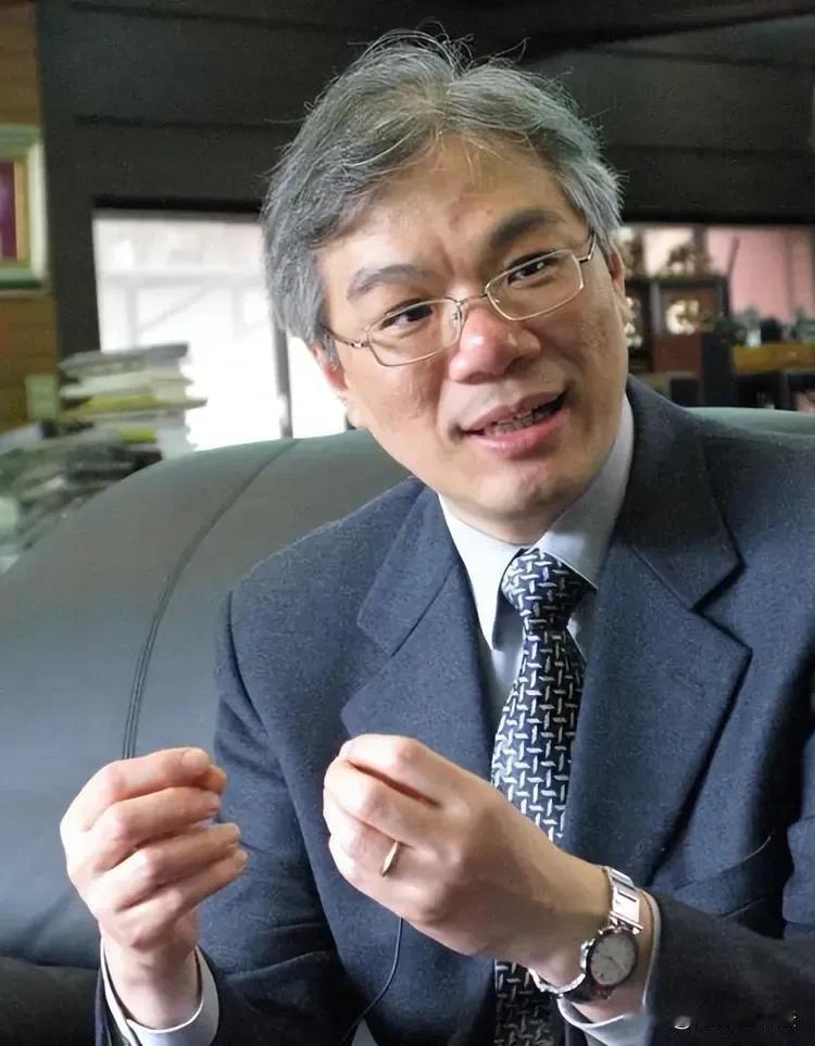站在平家三位儿女的角度，她们不出席琼瑶葬礼是可以理解的。

在别人的眼里，琼瑶是