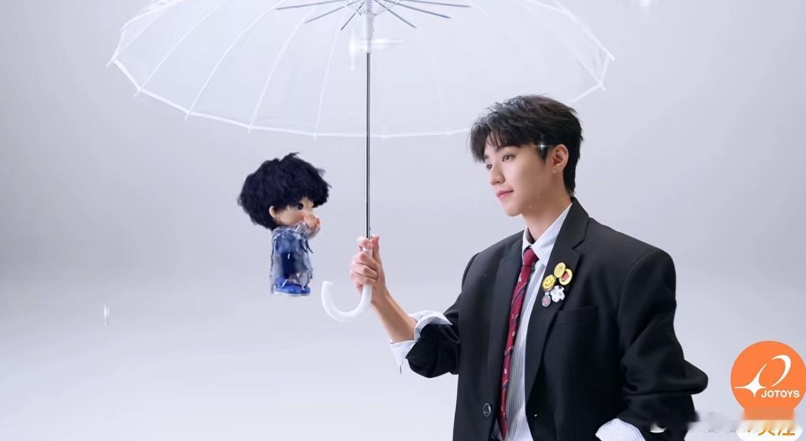 王俊凯JOTOYS品牌全球代言人  灵感的火花会一闪而过，但热爱值得恒久珍藏。很