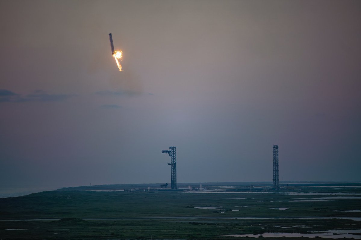 在周日（10月13日）SpaceX的第五次星舰（Starship）试飞中，一枚巨