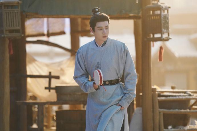 任豪归来仍是拍立得战神 疯狂存图根本停不下来🤩任豪的拍立得造型太鲨人，跪求多多