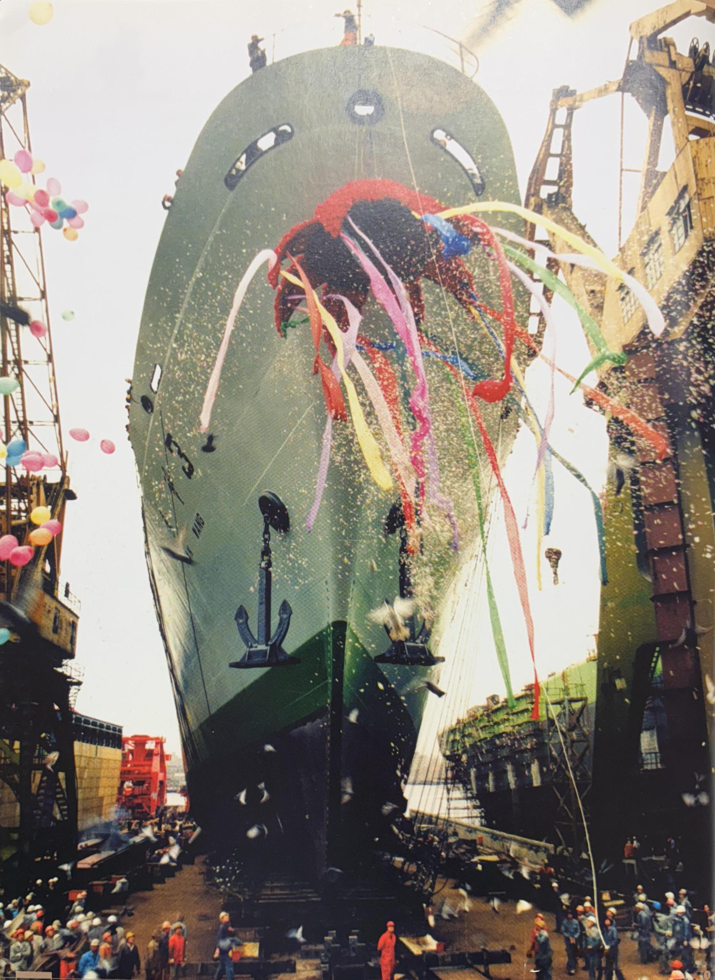 1994年4月26日远望-3号测量船下水历史影像